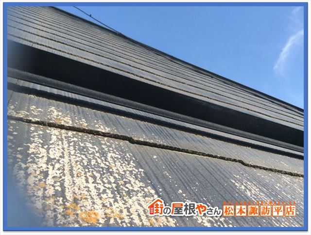 塩尻市現地調査　スレート屋根塗膜剥がれ